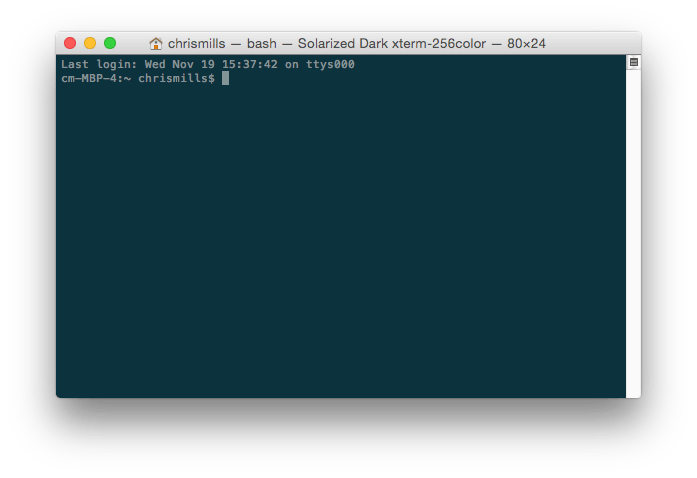 Cửa sổ Terminal/dấu nhắc lệnh đã mở. Chưa có lệnh nào được nhập.
